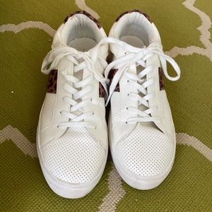 American Eagle low top shoes